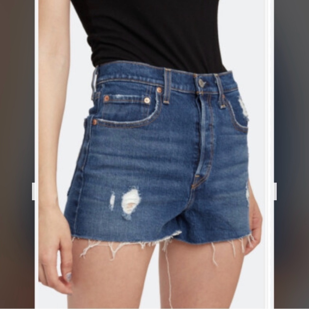 Levi's Women’s Distressed High Rise Denim Shorts in Dark Wash Size 27 - Picture 8 of 8